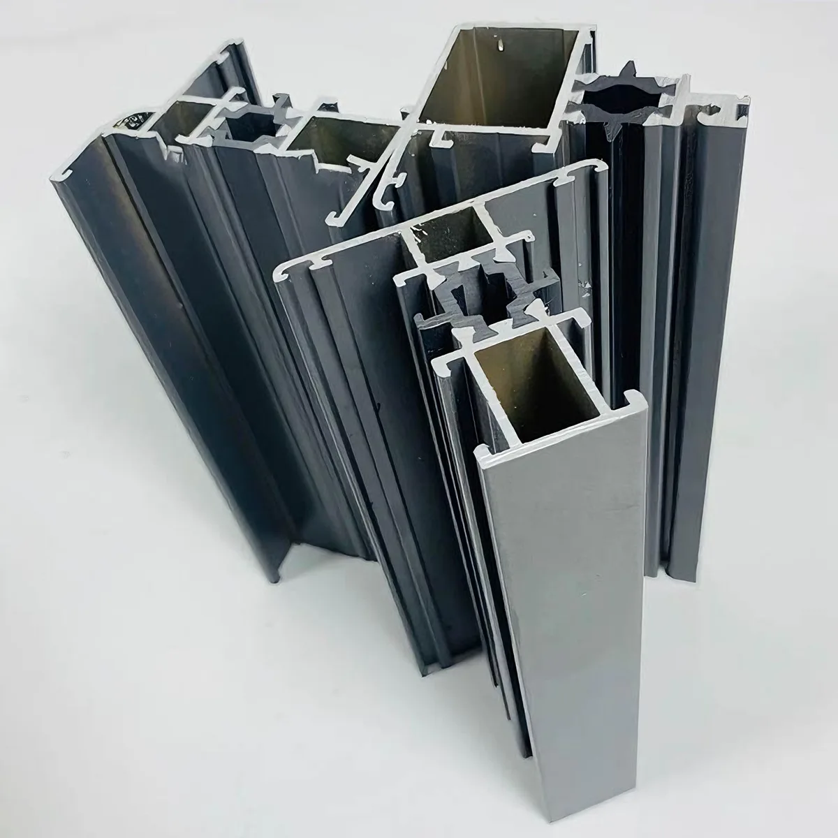 Aluminium deur- en raamsysteemprofielen